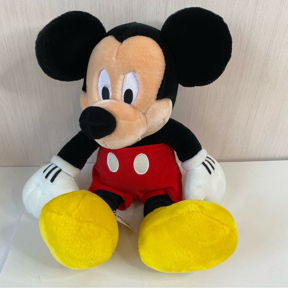 Walt Disney World Medium 17” Mickey Mouse Plush Classic Red Shorts/Yellow Shoes